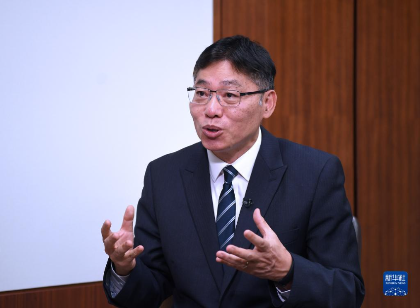 香港特区政府运输及物流局局长林世雄接受新华社记者专访（9月15日摄）。