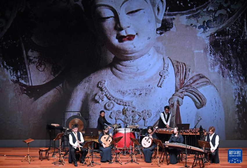 11月26日，香港天籁敦煌乐团参加“香港故宫演艺嘉年华”首演的演出。