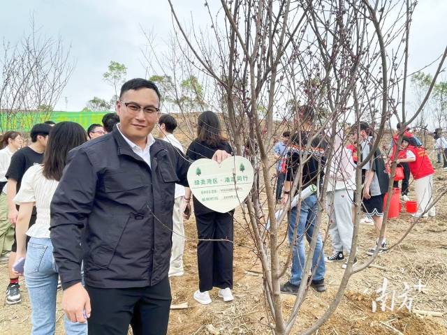 陈贤翰表示，此次参加植树活动可以深入了解并参与到“百千万工程”当中，很有意义。