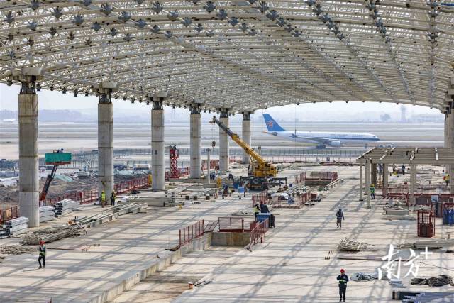 白云机场三期扩建工程施工现场。