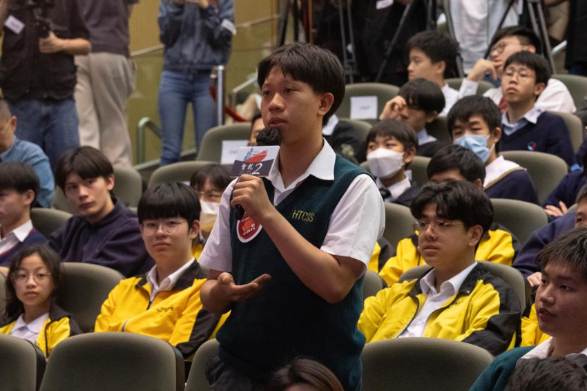 4月10日，香港学生与参加中国极地科考的科学家交流。