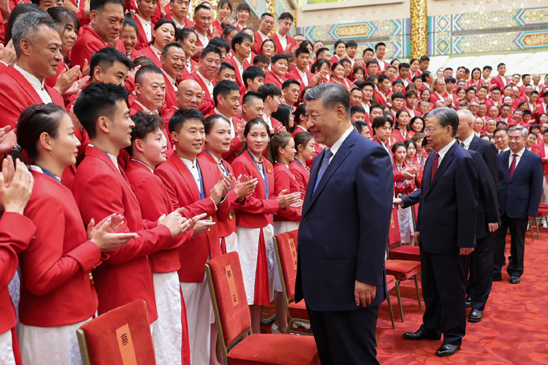 8月20日，党和国家领导人习近平、赵乐际、王沪宁、蔡奇、李希、韩正等在人民大会堂接见第33届夏季奥林匹克运动会中国体育代表团全体成员。