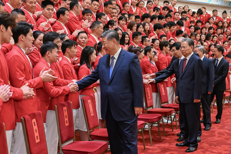 8月20日，党和国家领导人习近平、赵乐际、王沪宁、蔡奇、李希、韩正等在人民大会堂接见第33届夏季奥林匹克运动会中国体育代表团全体成员。